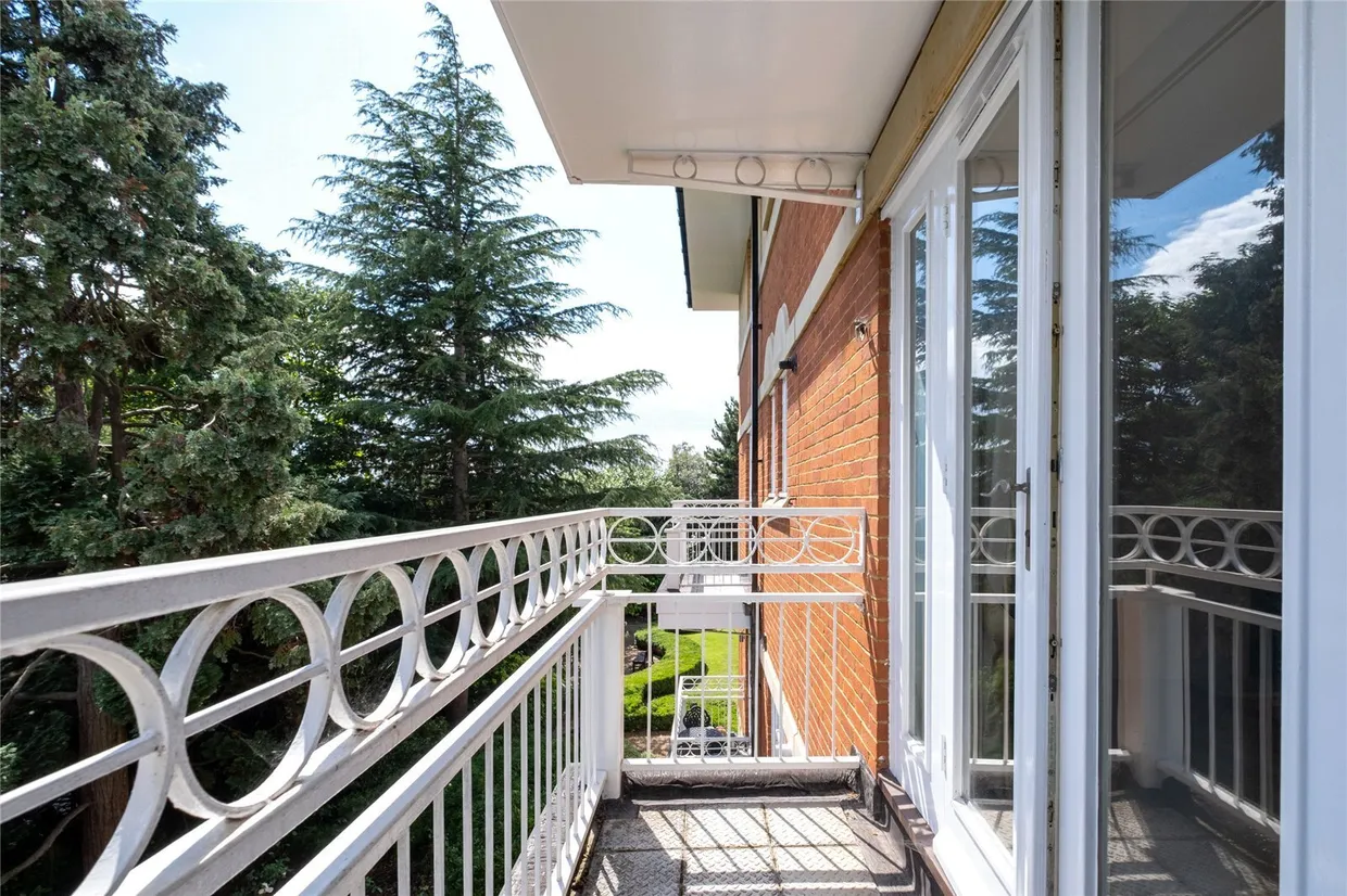 The Downs, London, SW20 photo 10
