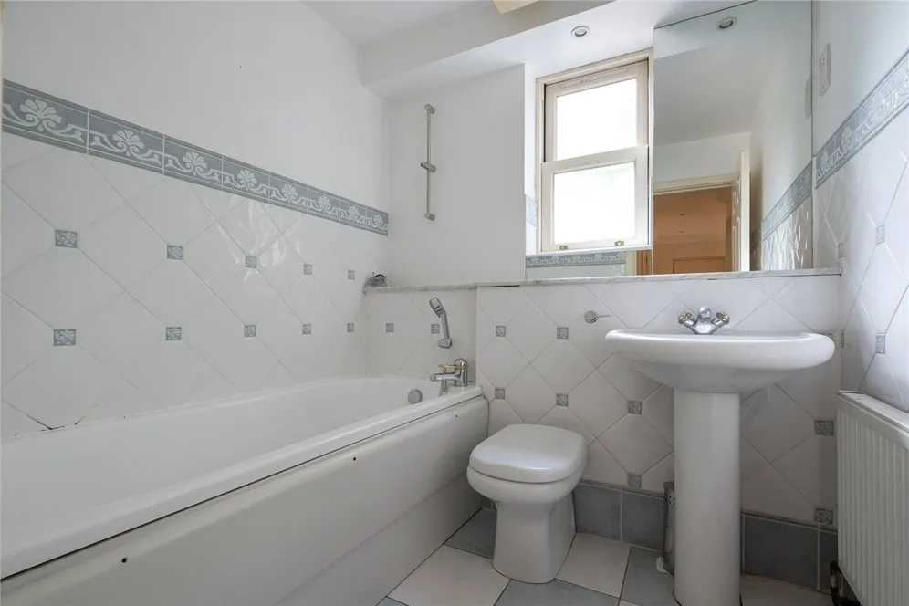 The Downs, London, SW20 photo 11