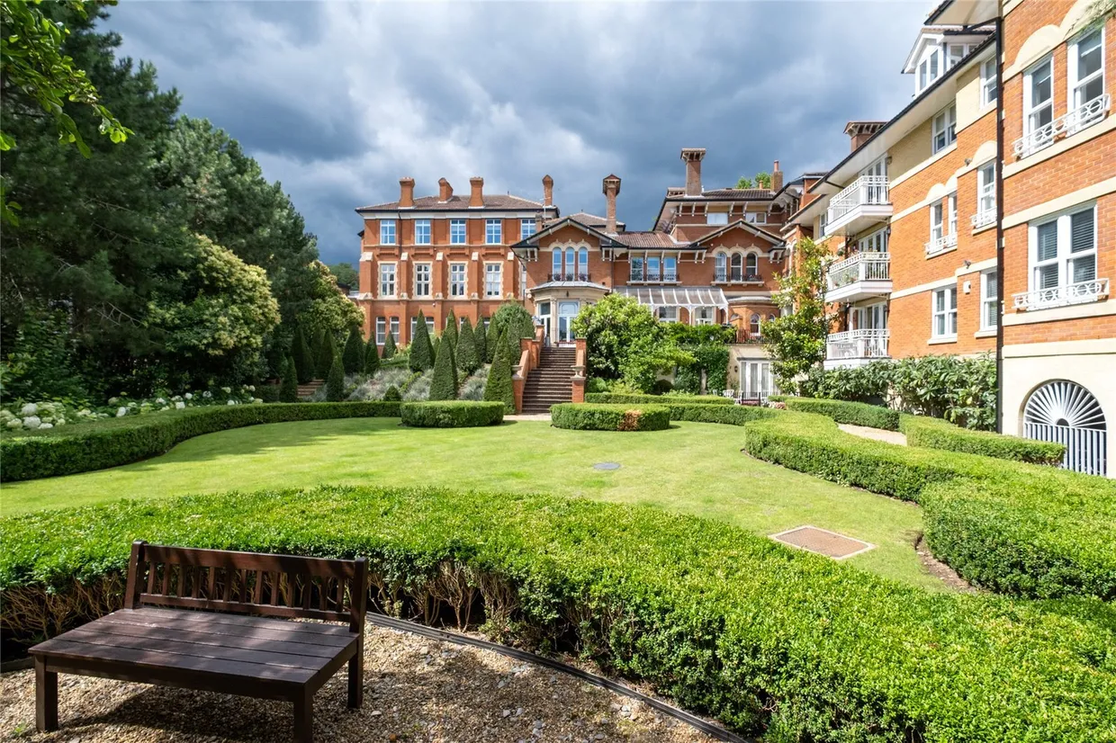 The Downs, London, SW20 photo 12