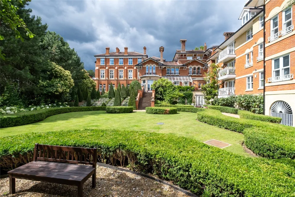 The Downs, London, SW20 photo 12