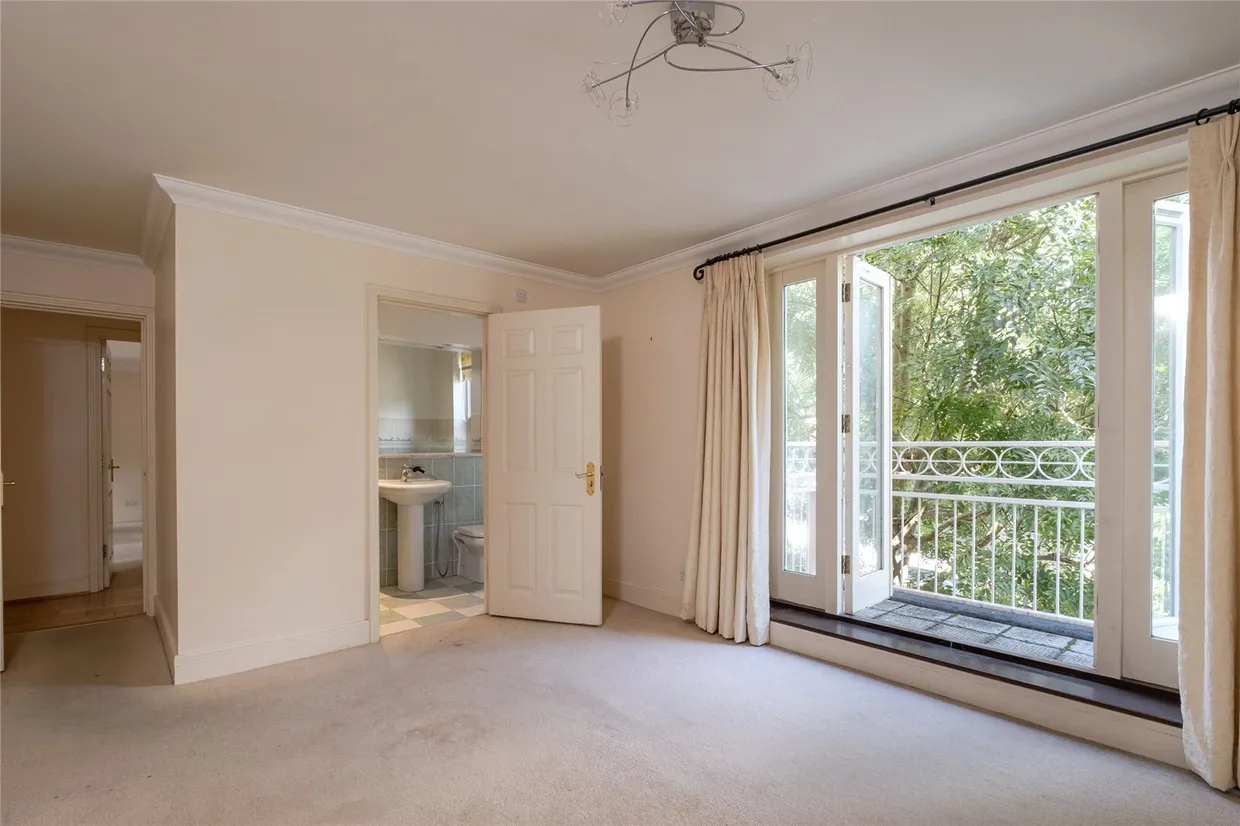 The Downs, London, SW20 photo 13
