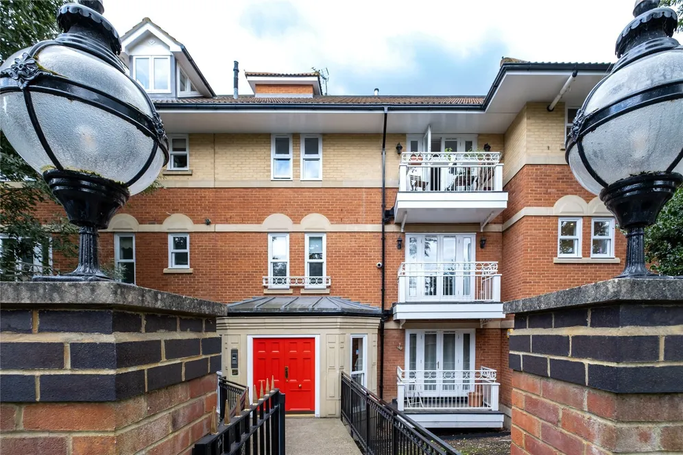 The Downs, London, SW20 photo 14