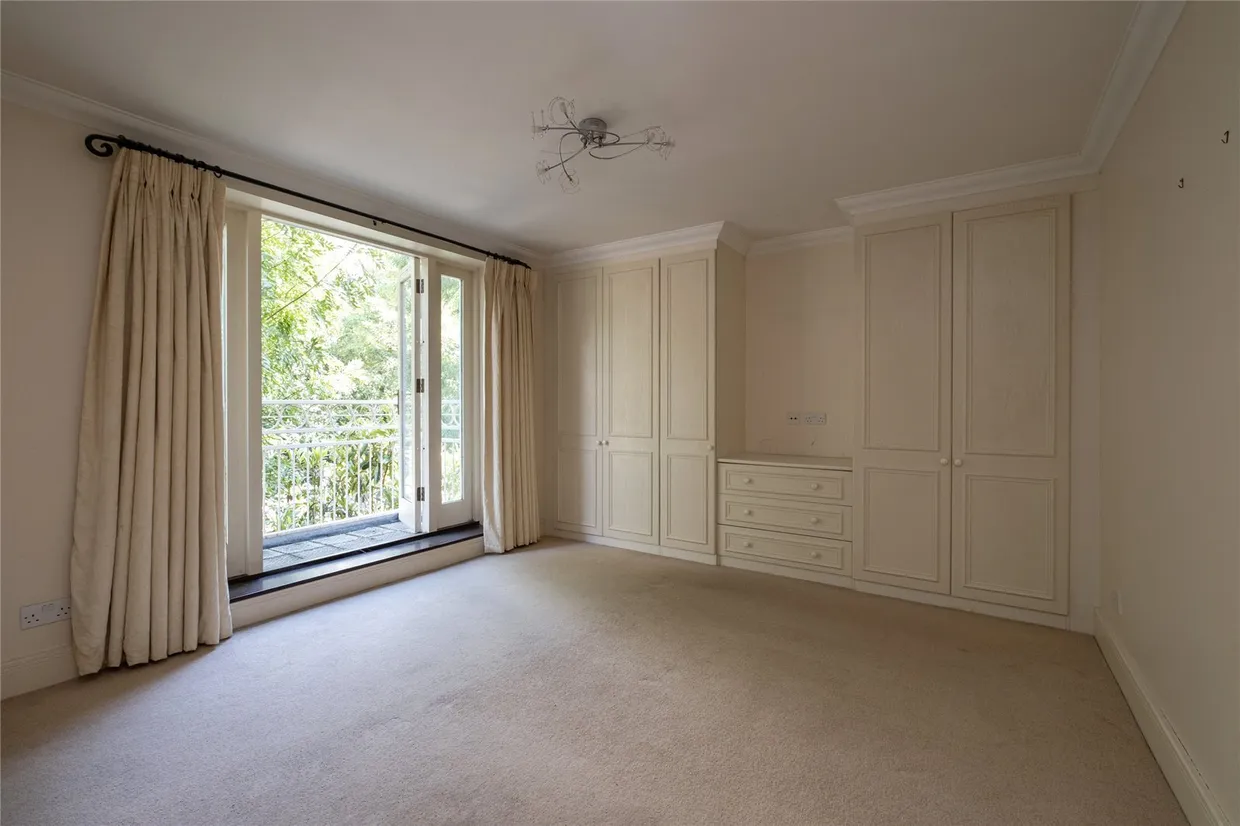 The Downs, London, SW20 photo 15
