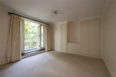 The Downs, London, SW20 photo 15