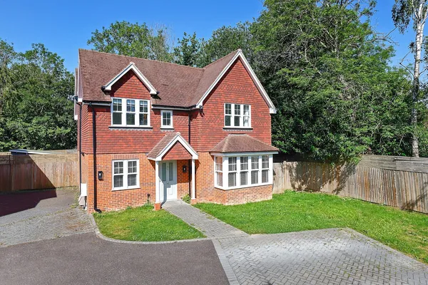 Denoras Close, Horley, Surrey, RH6
