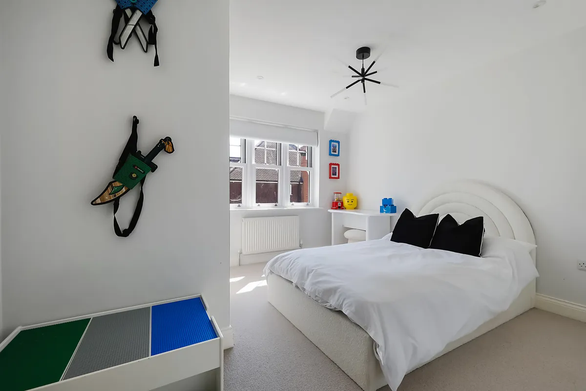 Denoras Close, Horley, Surrey, RH6