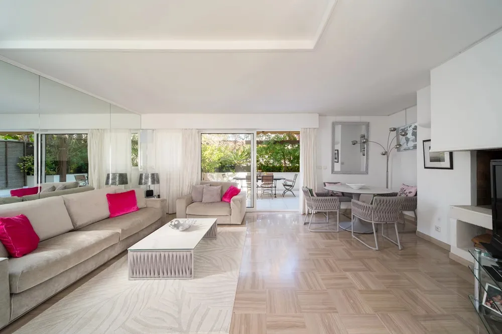 Cannes (Pointe Croisette), 06400, France