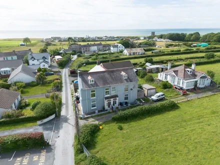 Stryd Yr Eglwys, Llanon, SY23