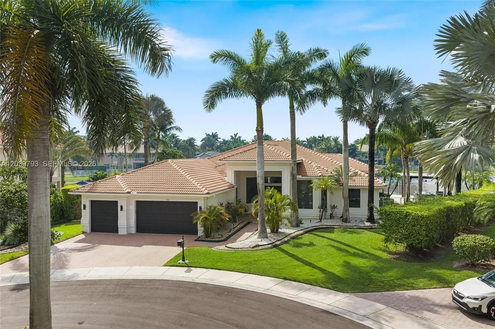 935 Gulfstream Ct, Weston, FL 33327