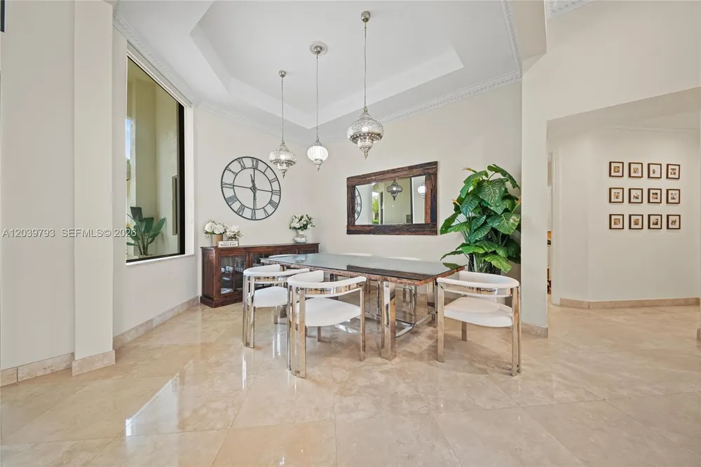 935 Gulfstream Ct, Weston, FL 33327