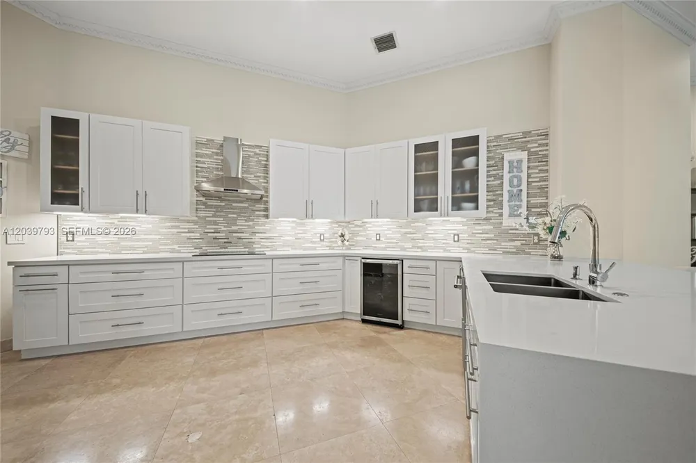 935 Gulfstream Ct, Weston, FL 33327