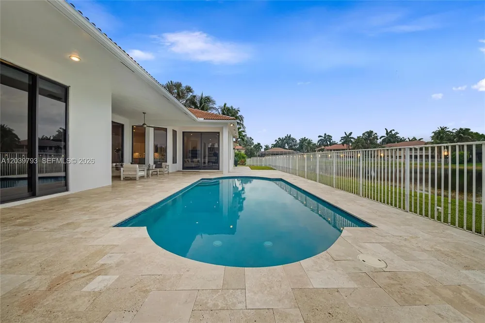 935 Gulfstream Ct, Weston, FL 33327