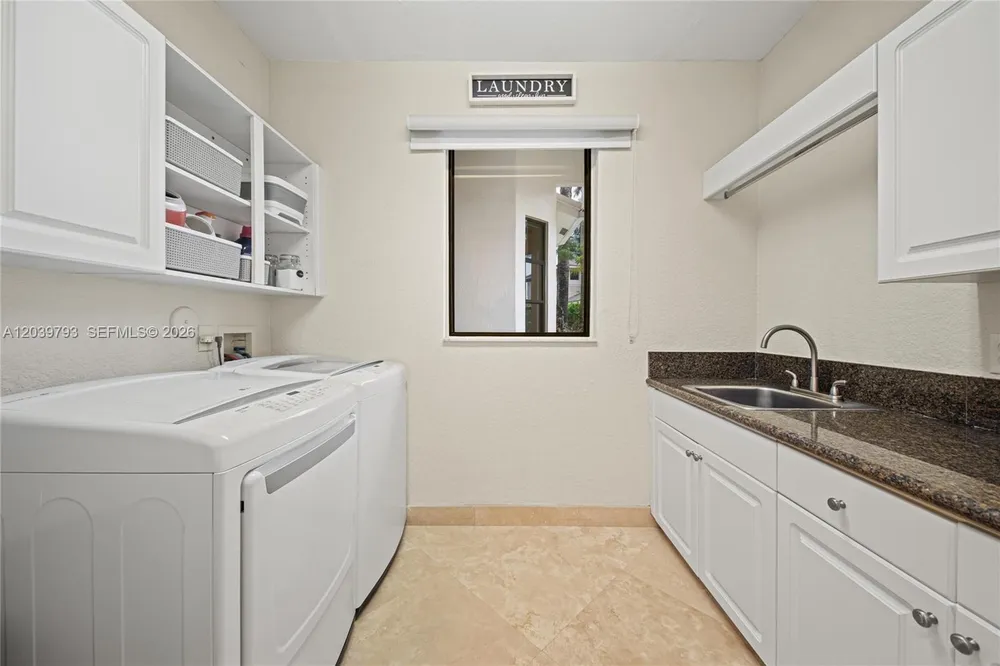 935 Gulfstream Ct, Weston, FL 33327