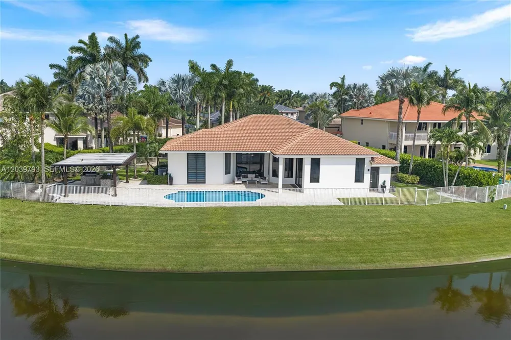 935 Gulfstream Ct, Weston, FL 33327
