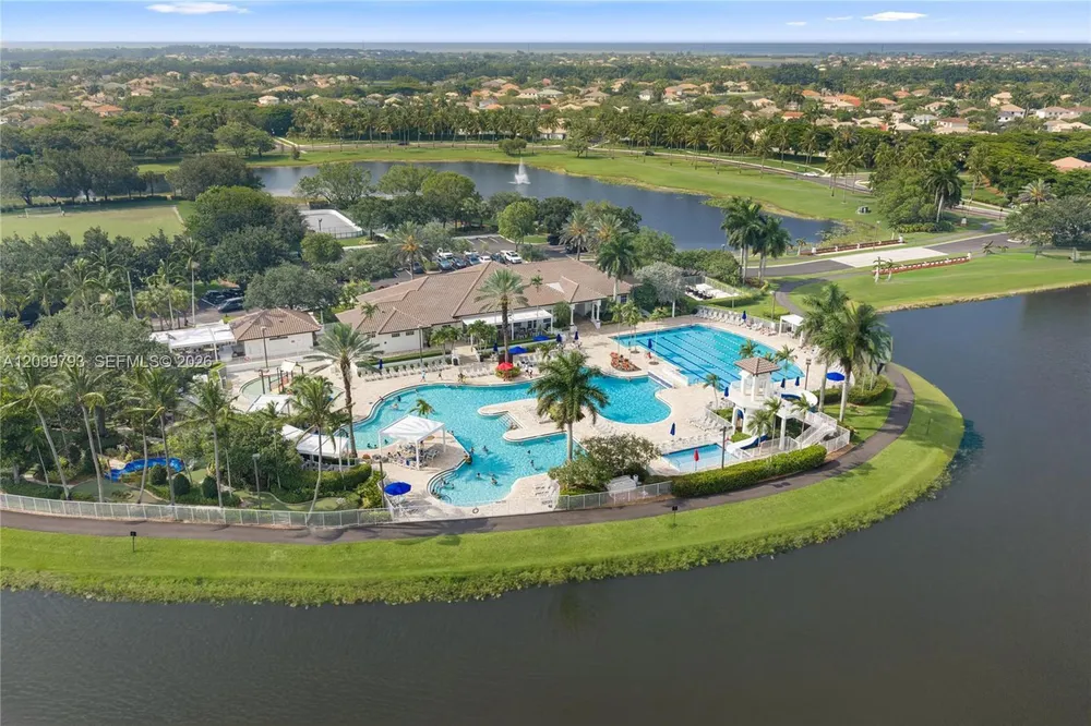 935 Gulfstream Ct, Weston, FL 33327