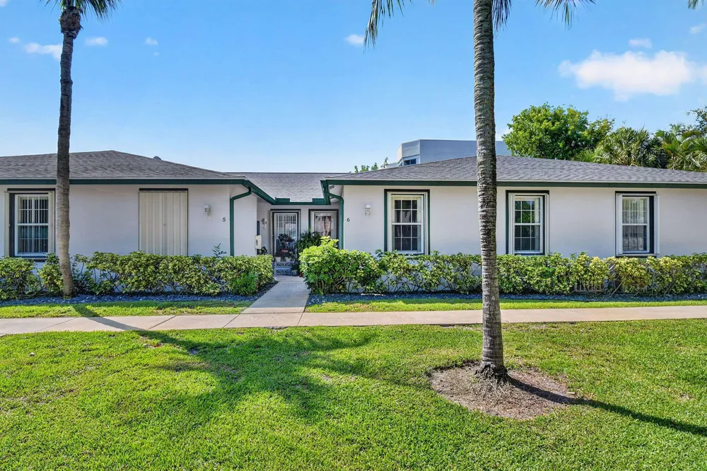 3162 Via Poinciana, Lake Worth, FL 33467
