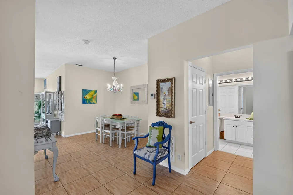 3162 Via Poinciana, Lake Worth, FL 33467