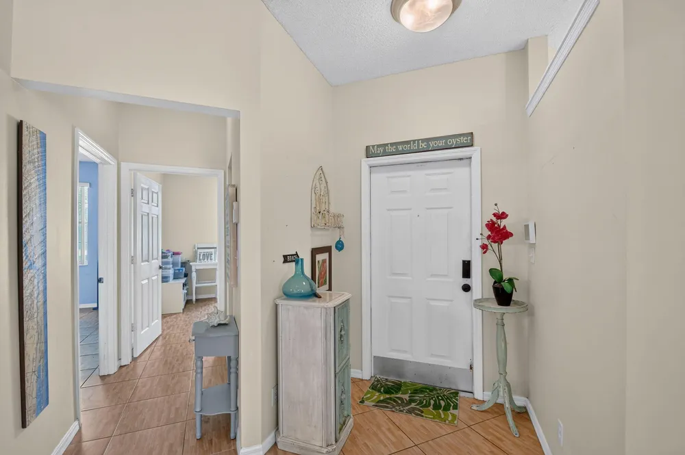 3162 Via Poinciana, Lake Worth, FL 33467