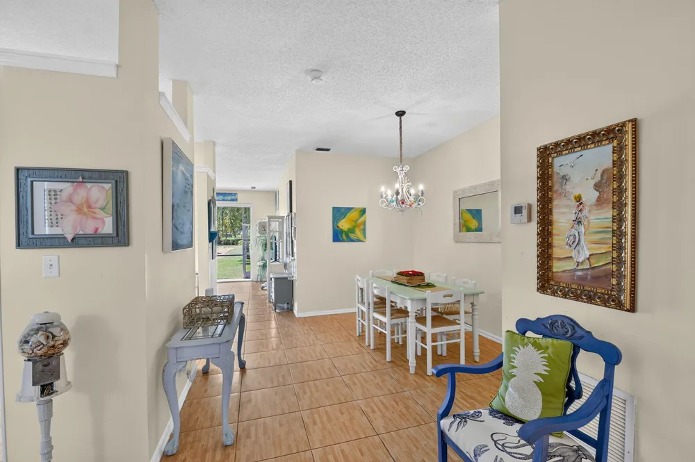 3162 Via Poinciana, Lake Worth, FL 33467