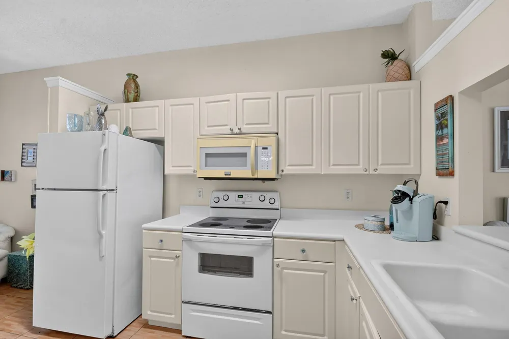 3162 Via Poinciana, Lake Worth, FL 33467