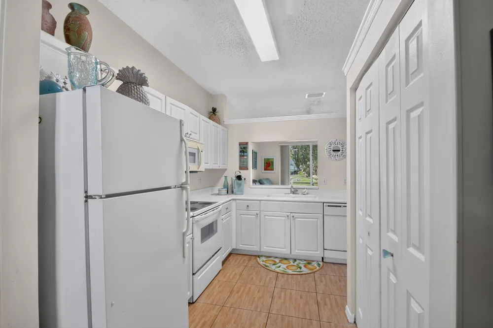 3162 Via Poinciana, Lake Worth, FL 33467