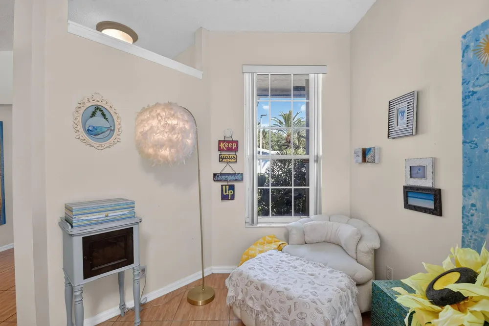 3162 Via Poinciana, Lake Worth, FL 33467