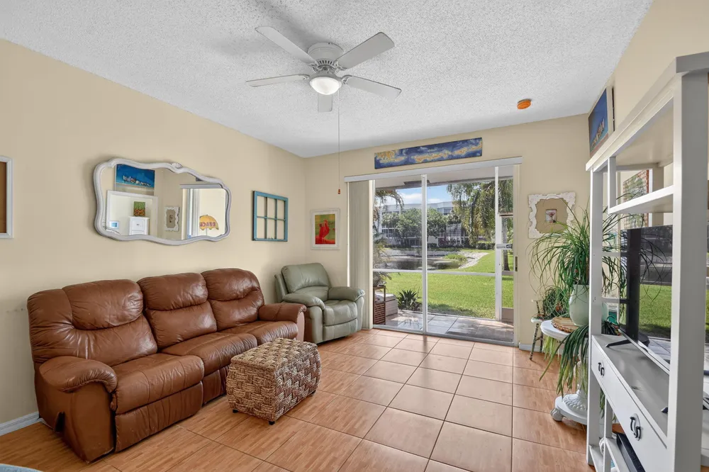3162 Via Poinciana, Lake Worth, FL 33467