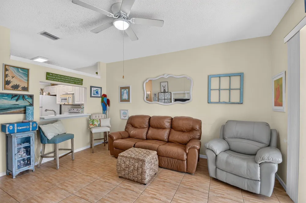 3162 Via Poinciana, Lake Worth, FL 33467