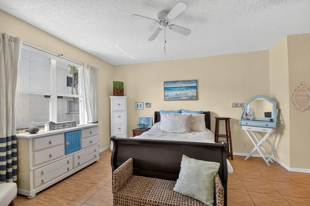 3162 Via Poinciana, Lake Worth, FL 33467