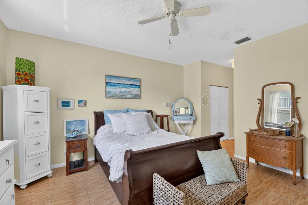 3162 Via Poinciana, Lake Worth, FL 33467