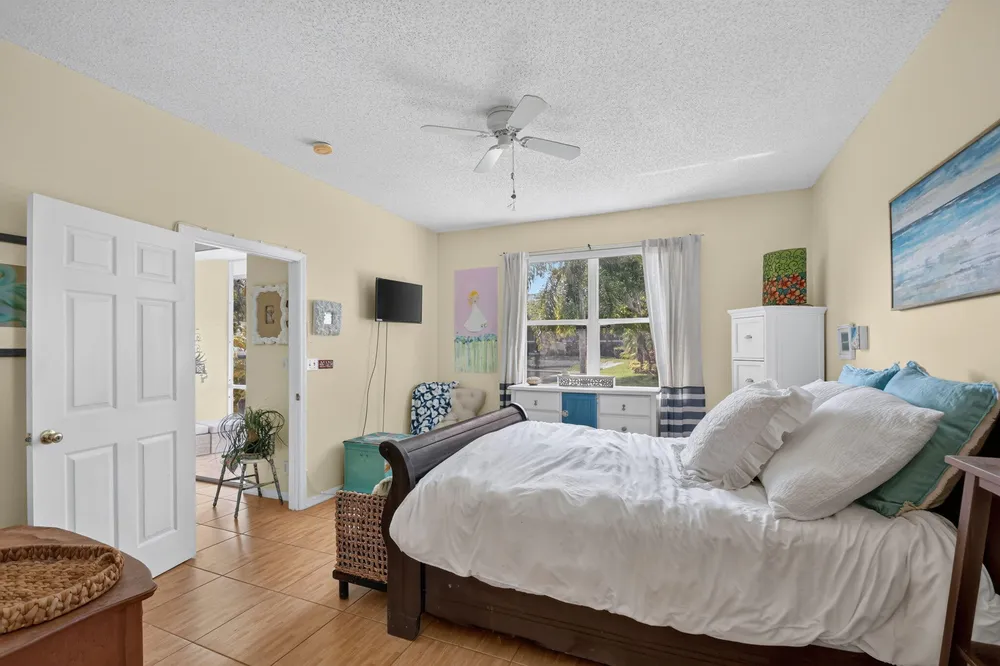 3162 Via Poinciana, Lake Worth, FL 33467