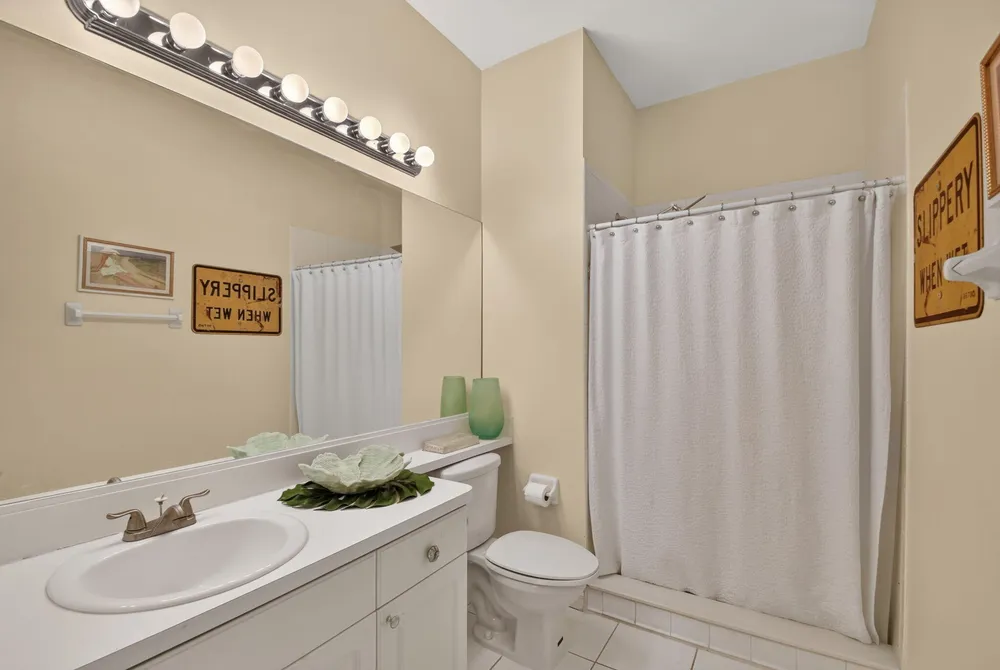 3162 Via Poinciana, Lake Worth, FL 33467