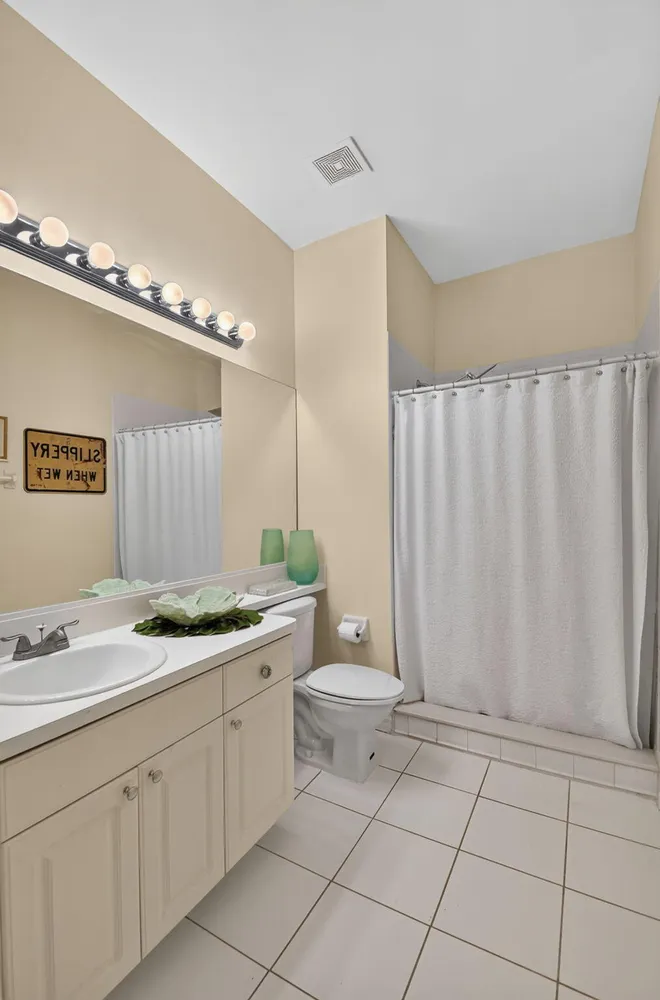 3162 Via Poinciana, Lake Worth, FL 33467