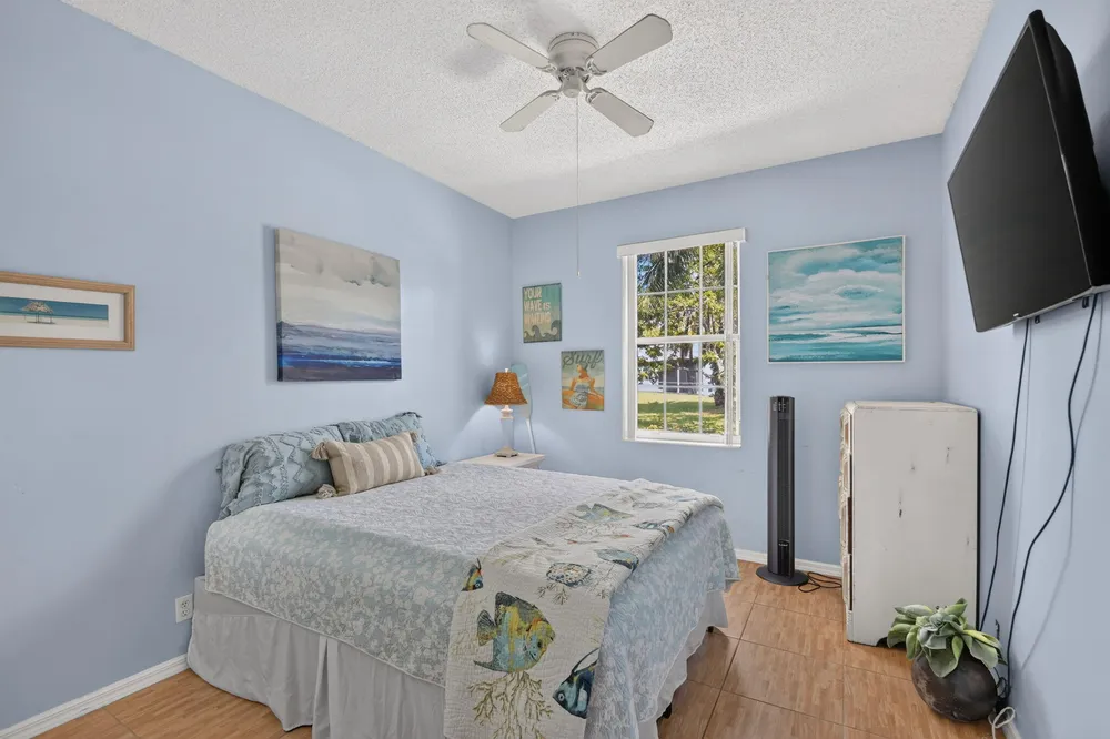 3162 Via Poinciana, Lake Worth, FL 33467