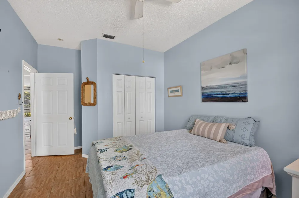 3162 Via Poinciana, Lake Worth, FL 33467