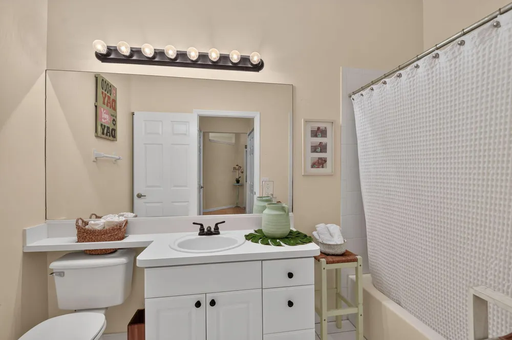 3162 Via Poinciana, Lake Worth, FL 33467
