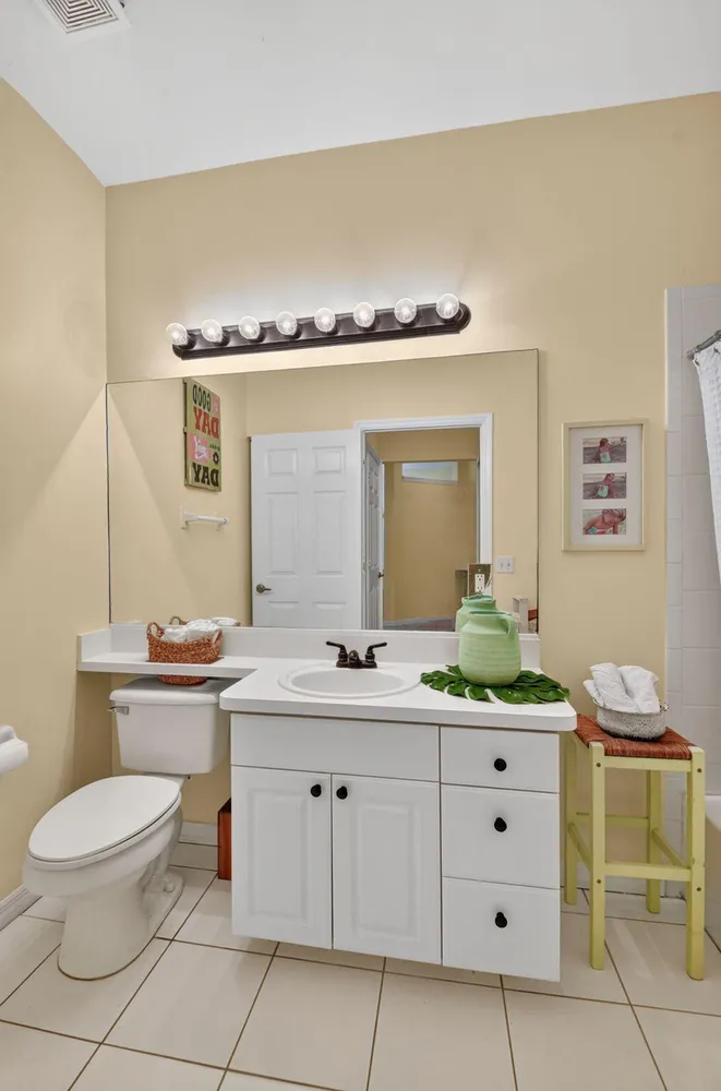 3162 Via Poinciana, Lake Worth, FL 33467