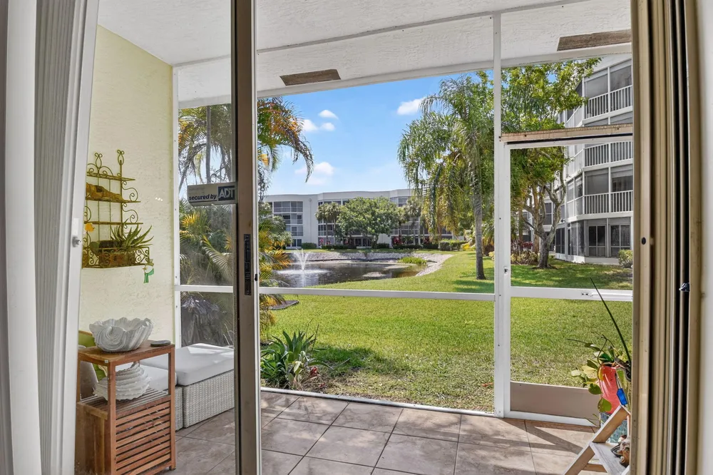 3162 Via Poinciana, Lake Worth, FL 33467