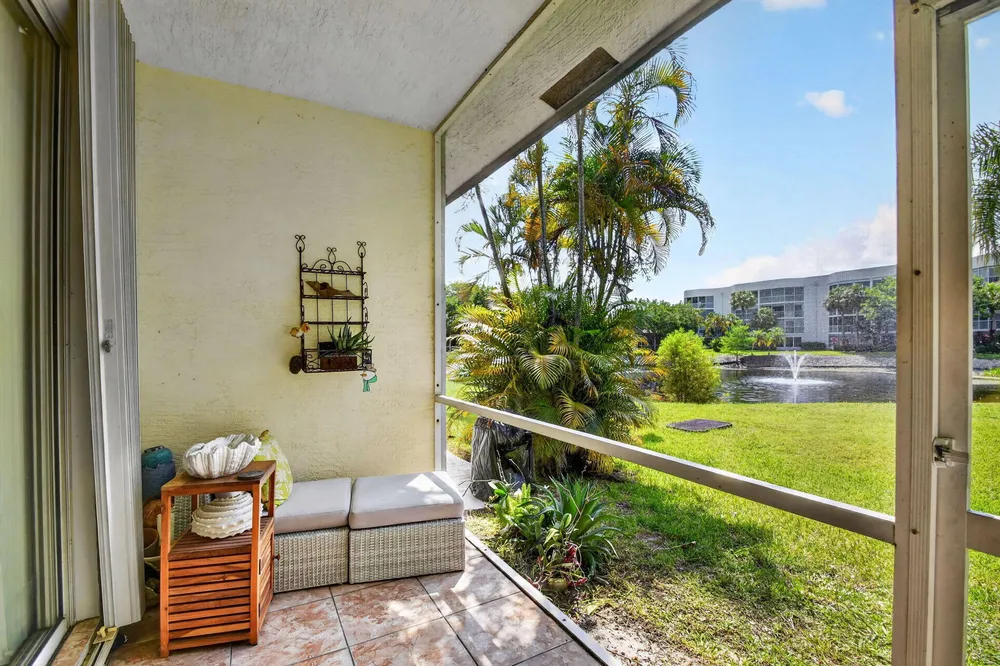 3162 Via Poinciana, Lake Worth, FL 33467
