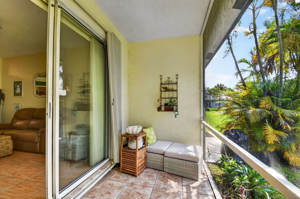 3162 Via Poinciana, Lake Worth, FL 33467