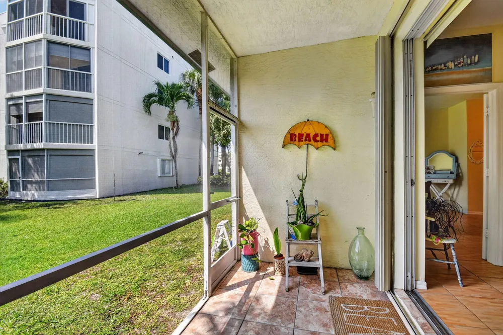3162 Via Poinciana, Lake Worth, FL 33467