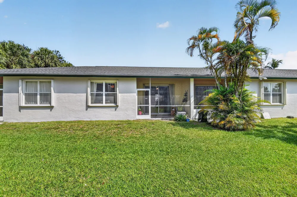 3162 Via Poinciana, Lake Worth, FL 33467