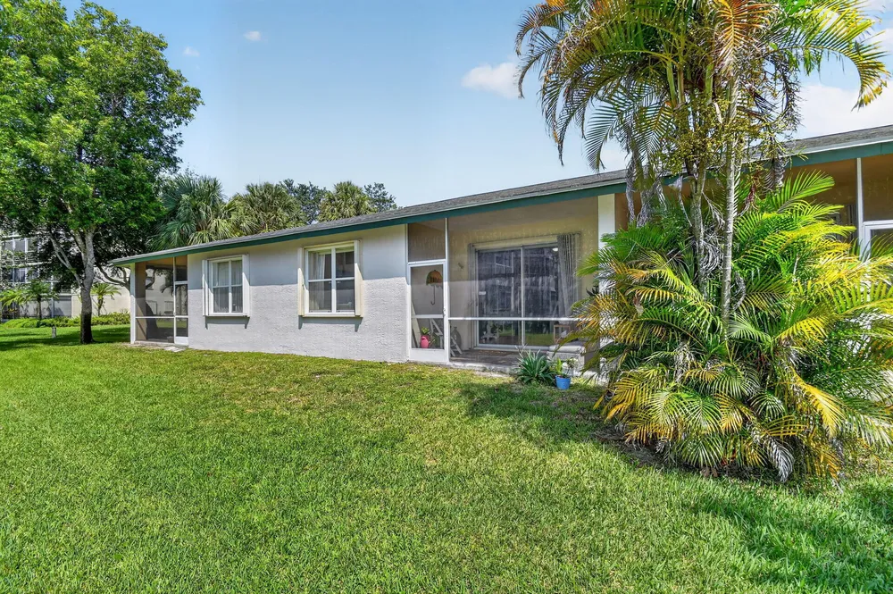 3162 Via Poinciana, Lake Worth, FL 33467