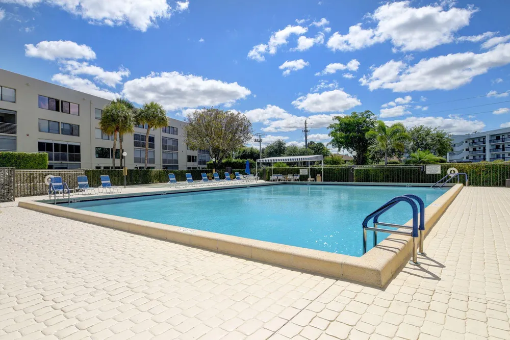 3162 Via Poinciana, Lake Worth, FL 33467