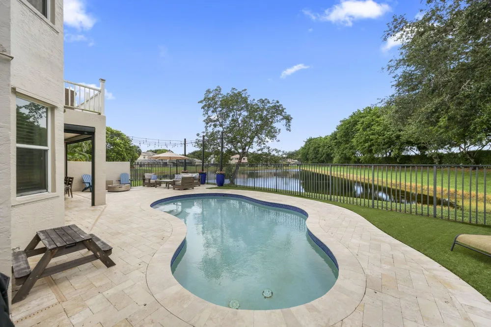 7518 Oak Grove Circle, Lake Worth Beach, FL 33467