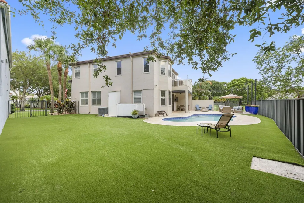 7518 Oak Grove Circle, Lake Worth Beach, FL 33467