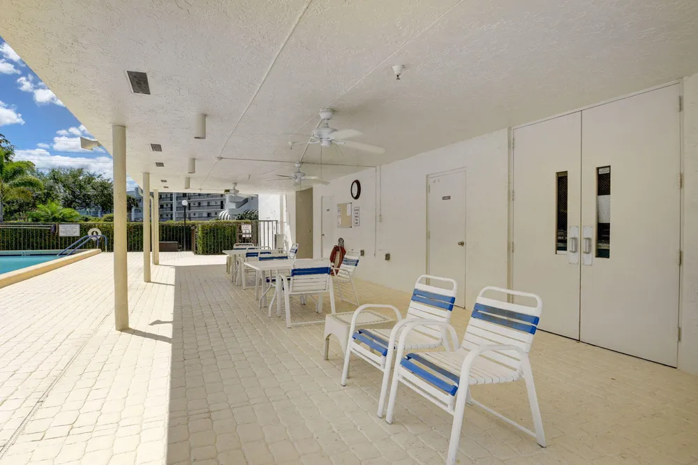 3162 Via Poinciana, Lake Worth, FL 33467