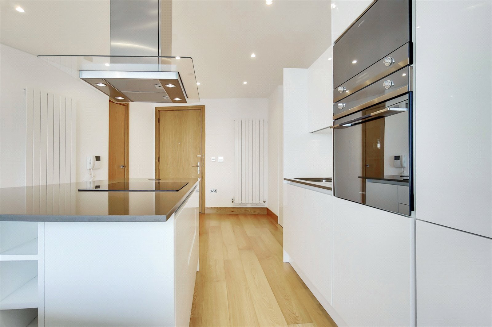 Arena Tower, Crossharbour Plaza, Canary Wharf, E14 Image 4