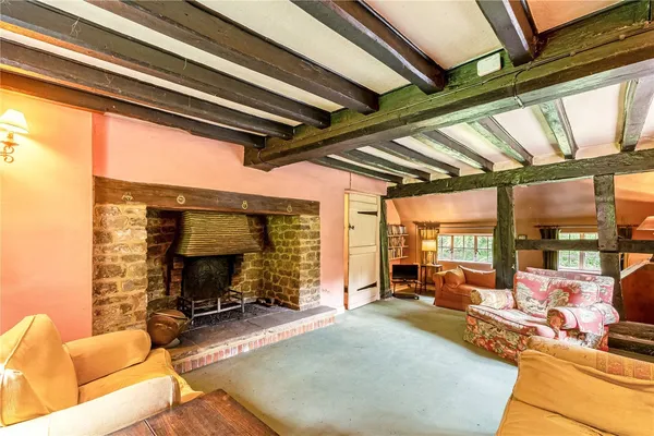 Henley, Haslemere, GU27 photo 2