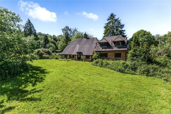 Henley, Haslemere, GU27 photo 9